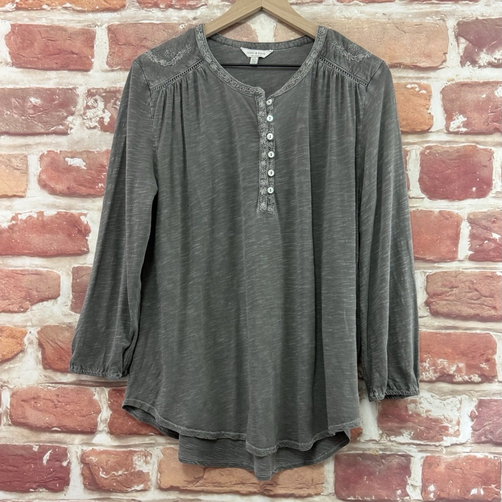 Lucky Brand Henley Top Women's L Gray Boho Floral Embroidered Faded Casual Shirt